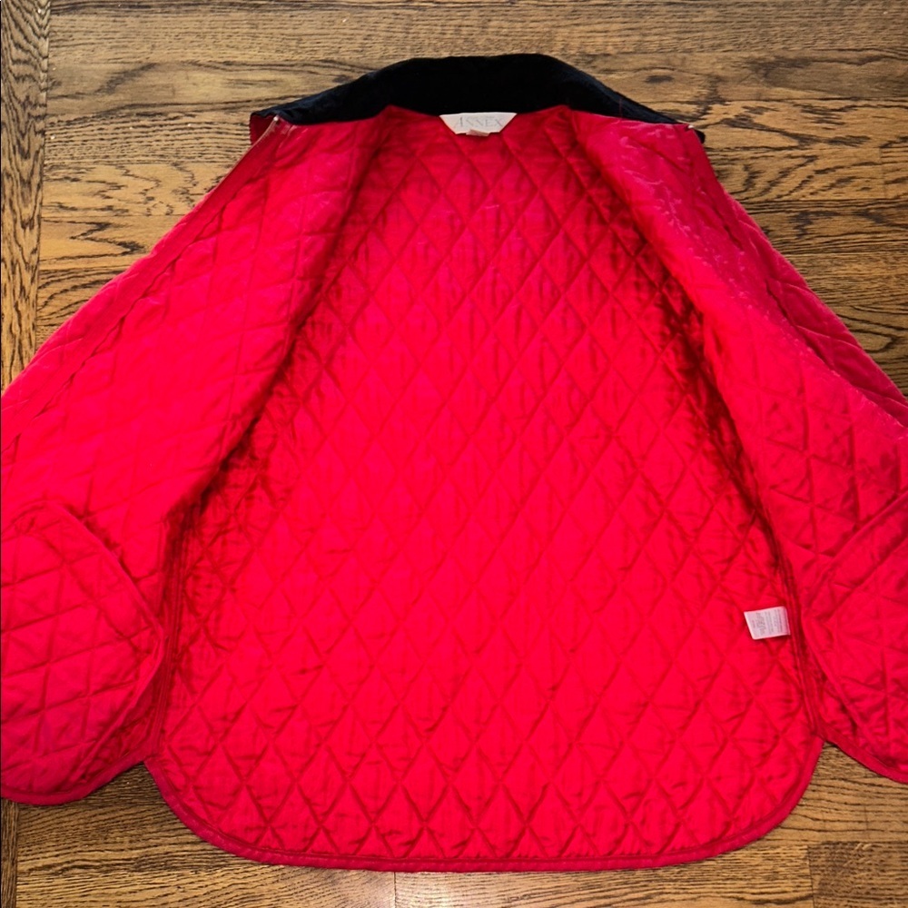 Vintage Women's Quilted Red Barn Jacket with Black Collar - Picture 7 of 7